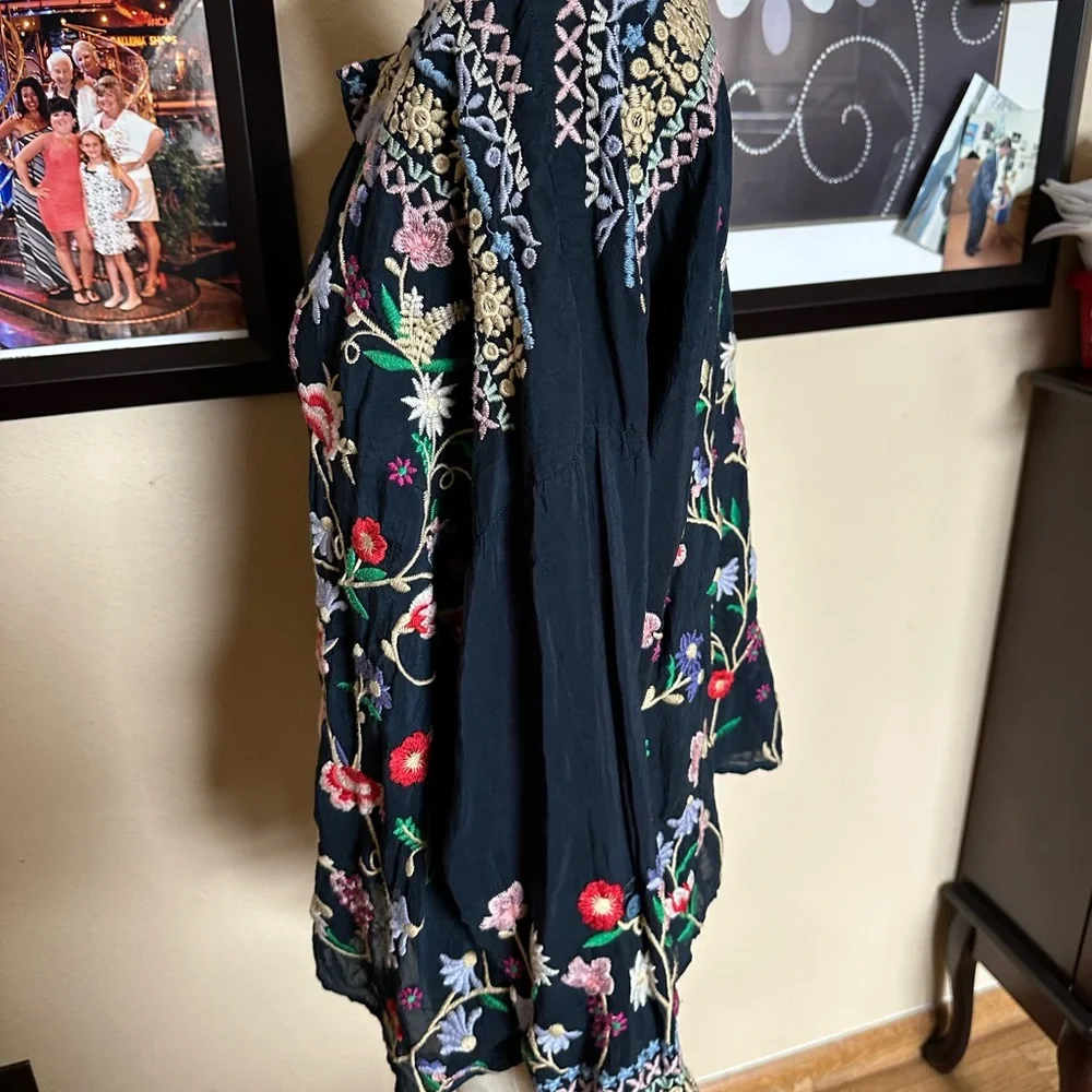 Johnny Was Women’s Navy Blue Blouse With Floral a embroidery Blouse. Size Medium - Picture 5 of 8
